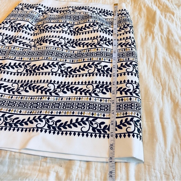 NWOT WHBM Black and White Patterned Embroidered Skirt - Picture 4 of 5